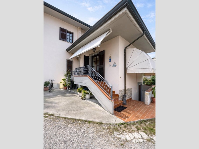 Trilocale in Affitto a Massa, zona Marina di Massa, 600&euro;, 55 m², arredato