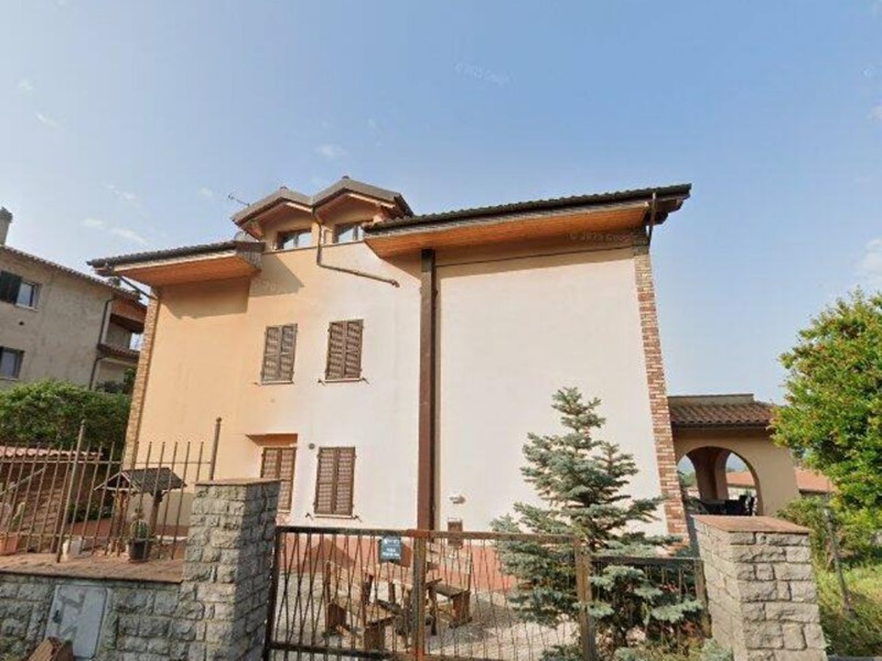 Quadrilocale in Vendita a Passignano sul Trasimeno, 138'000&euro;, 123 m²