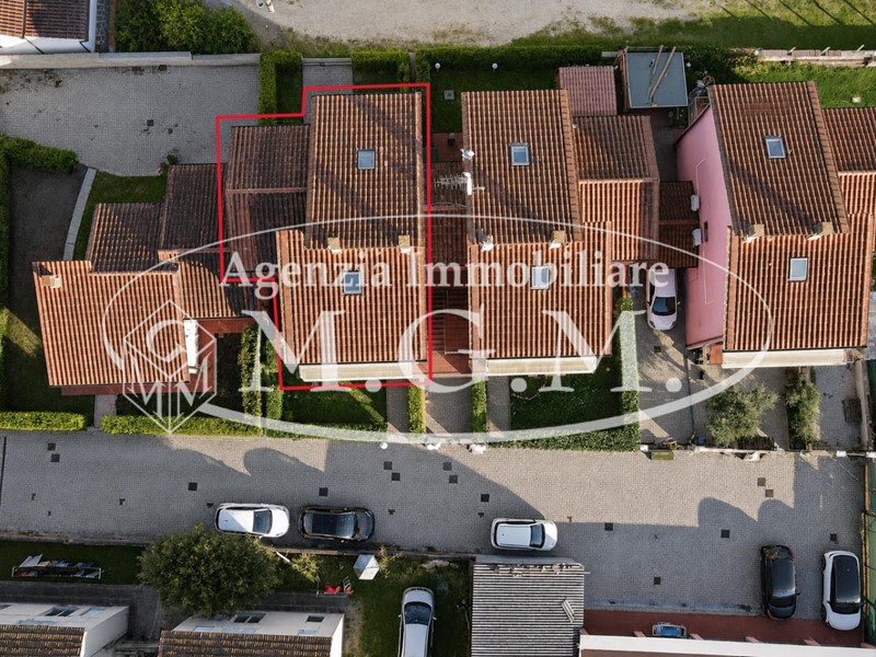 Appartamento in Vendita a Casciana Terme Lari, zona Lavaiano, 205'000&euro;, 150 m², arredato, con Box