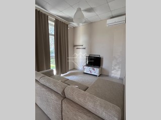 Appartamento in Affitto a Sarzana, 950&euro;, 85 m², arredato