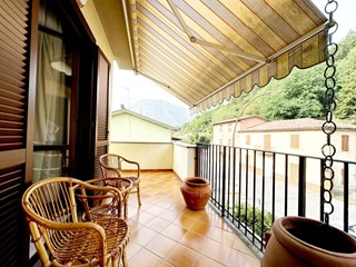Appartamento in Vendita a Barga, zona Fornaci di Barga, 240'000&euro;, 100 m², arredato