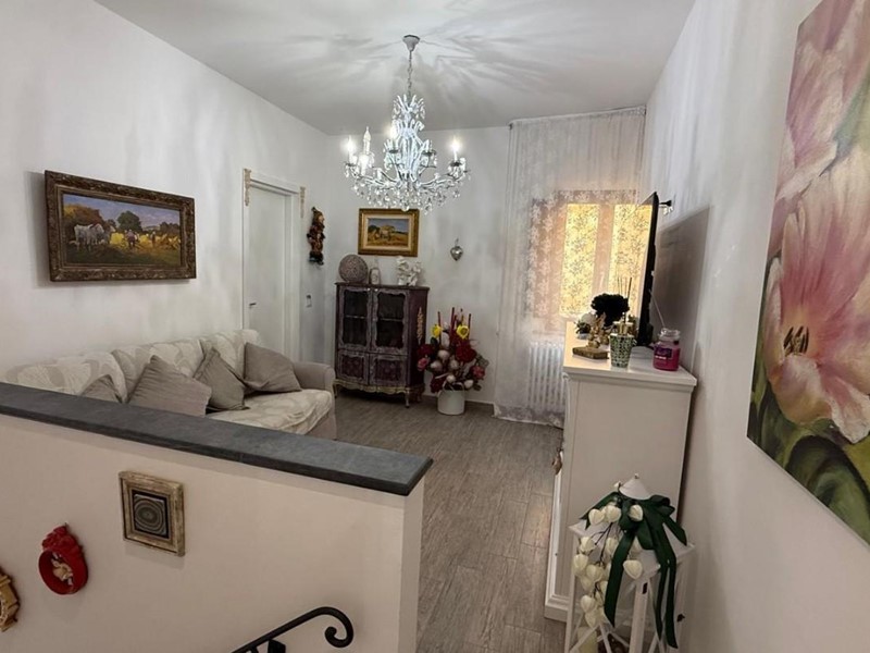 Trilocale in Vendita a Capannoli, zona San Pietro In Belvedere, 78'000&euro;, 70 m², arredato