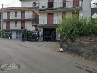 Quadrilocale in Vendita a Sant'Alfio, 63'000&euro;, 100 m²