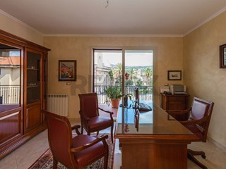 Appartamento in Vendita a Fiumefreddo di Sicilia, 249'000&euro;, 220 m²