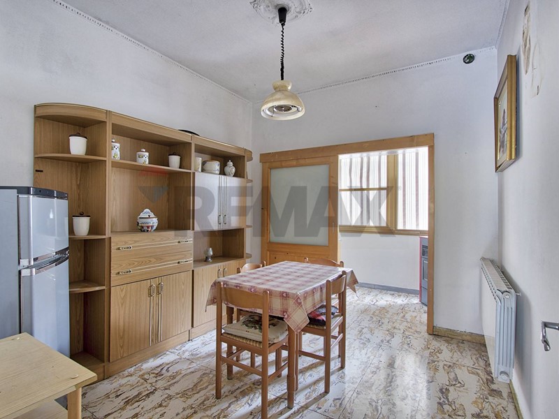Quadrilocale in Vendita a Castel Focognano, 73'000&euro;, 93 m², con Box