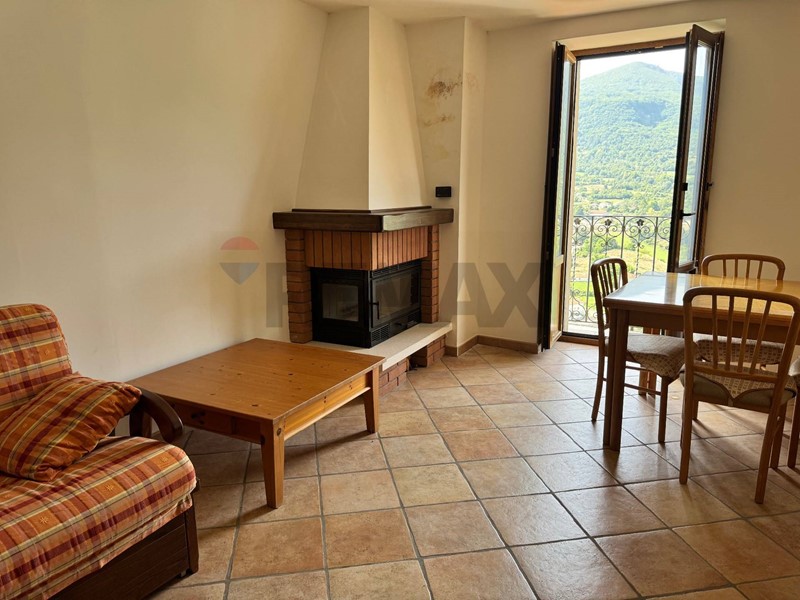 Appartamento in Vendita a Barrea, 120'000&euro;, 120 m²