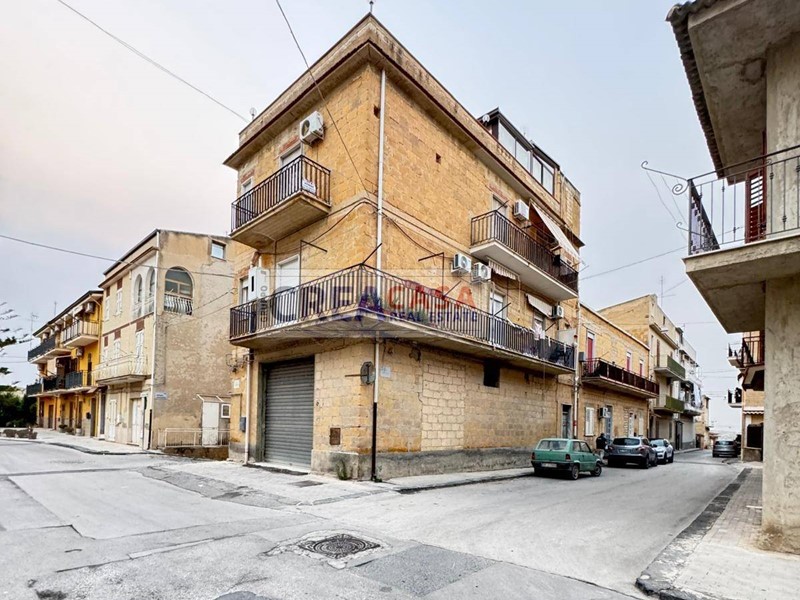Quadrilocale in Vendita a Riesi, 55'000&euro;, 125 m²