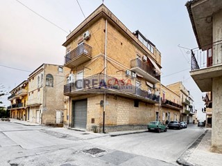 Quadrilocale in Vendita a Riesi, 55'000&euro;, 125 m²