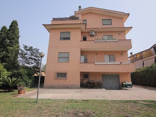 Trilocale in Vendita a Roma, 175'000&euro;, 74 m²