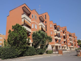 Quadrilocale in Vendita a Roma, 330'000&euro;, 144 m²