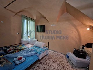 Quadrilocale in Vendita a Badalucco, 73'000&euro;, 65 m²
