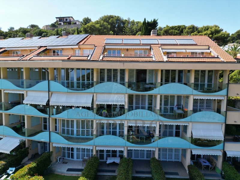 Trilocale in Vendita a Vallecrosia, 225'000&euro;, 39 m², con Box
