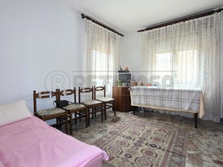 Appartamento in Vendita a Valdagno, zona Ponte dei Nori, 85'000&euro;, 110 m²