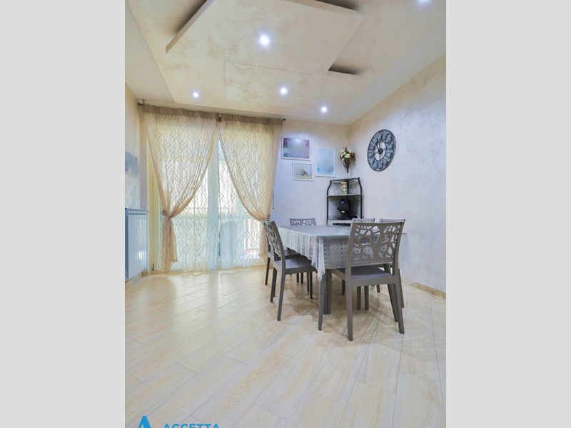 Trilocale in Vendita a Taranto, zona Tre Carrare - Battisti, 178'000&euro;, 101 m²