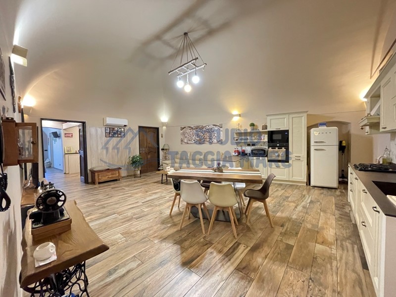 Trilocale in Vendita a Taggia, 250'000&euro;, 120 m²