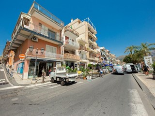 Appartamento in Vendita a Giardini Naxos, zona Naxos Schiso', 10'000&euro;, 123 m²