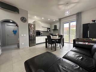 Quadrilocale in Vendita a Cascina, zona San Frediano a Settimo, 175'000&euro;, 75 m², con Box