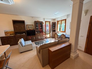 Quadrilocale in Vendita a Colle di Val D'Elsa, 180'000&euro;, 107 m², arredato, con Box