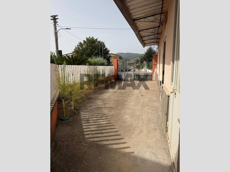 Trilocale in Vendita a Carinola, 85'000&euro;, 143 m²