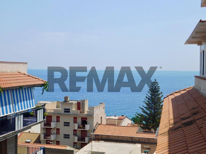 Quadrilocale in Vendita a Roccalumera, 175'000&euro;, 107 m²