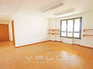 Trilocale in Vendita a Bergamo, 150'000&euro;, 87 m²