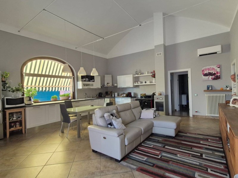Quadrilocale in Vendita a Carpaneto Piacentino, 230'000&euro;, 190 m²