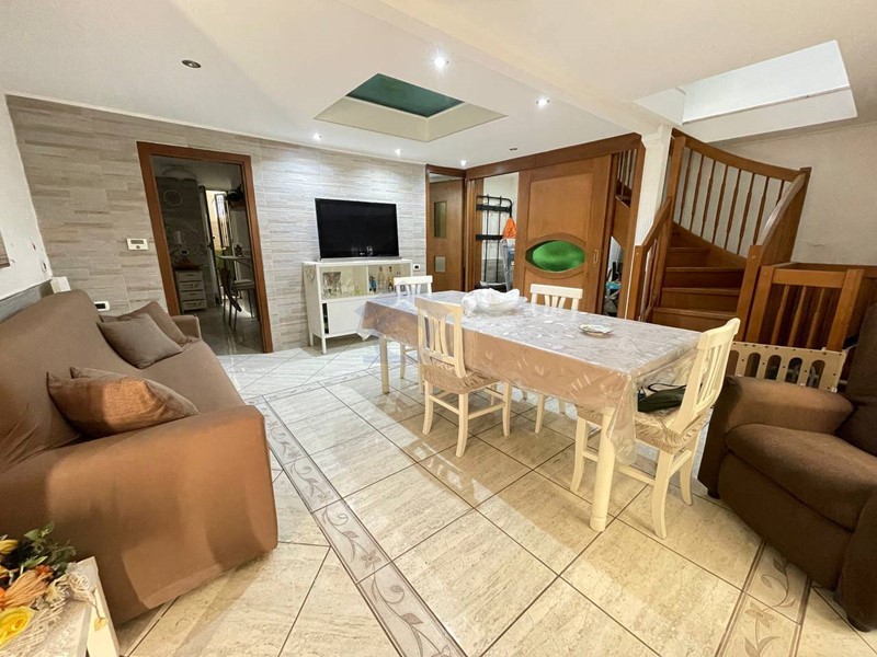 Quadrilocale in Vendita a Torre Annunziata, 80'000&euro;, 90 m²