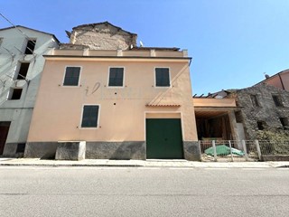 Trilocale in Vendita a Pieve di Teco, 120'000&euro;, 88 m²