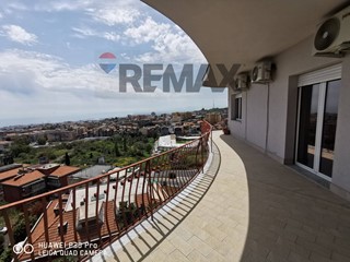 Appartamento in Vendita a Sant'Agata li Battiati, 350'000&euro;, 199 m²