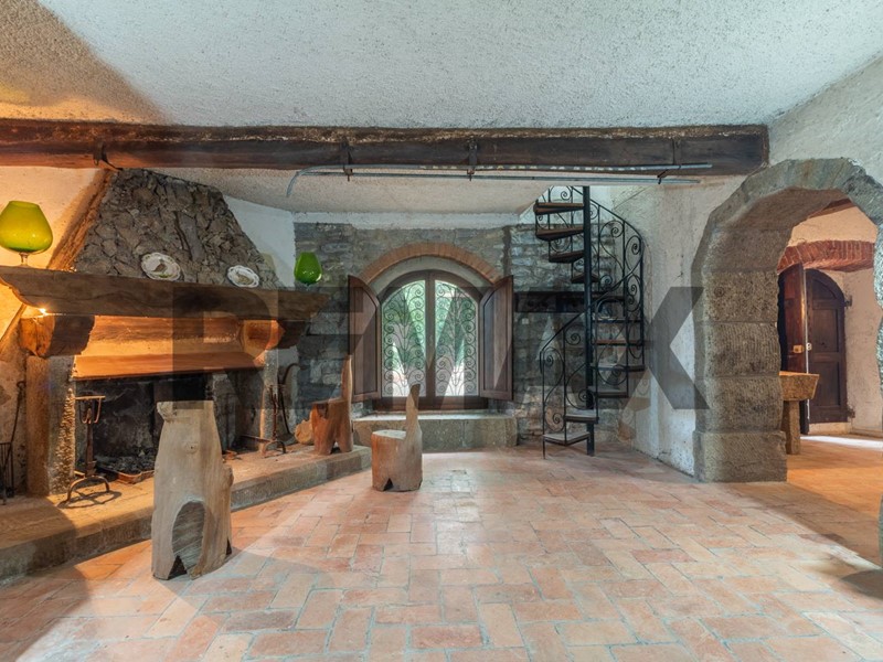 Appartamento in Vendita a Semproniano, 118'000&euro;, 242 m²