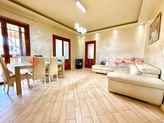 Trilocale in Vendita a Acerra, 148'000&euro;, 80 m², con Box