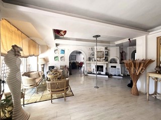 Appartamento in Vendita a Pozzuoli, 200 m²