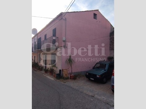 Trilocale in Vendita a Amaroni, 39'000&euro;, 103 m²