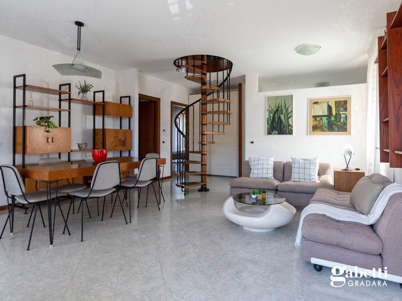 Trilocale in Vendita a Pesaro, 210'000&euro;, 90 m², con Box
