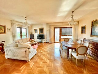 Appartamento in Vendita a Roma, 680'000&euro;, 166 m²