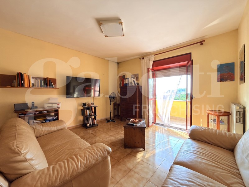 Appartamento in Vendita a Bacoli, 320'000&euro;, 120 m², con Box