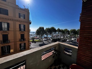 Appartamento in Affitto a Napoli, 4'000&euro;, 130 m²