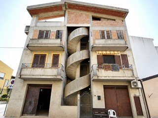 Trilocale in Vendita a Falcone, 55'000&euro;, 90 m², con Box