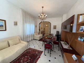 Appartamento in Vendita a Sanremo, zona San Martino, 430'000&euro;, 110 m², arredato, con Box