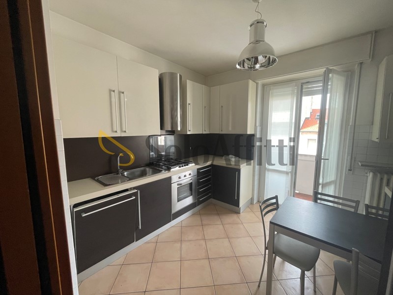 Trilocale in Affitto a Novara, 850&euro;, 74 m², arredato, con Box