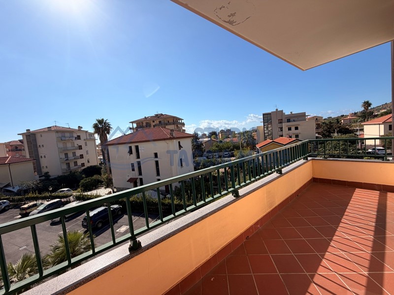 Bilocale in Vendita a Taggia, 200'000&euro;, 55 m², arredato