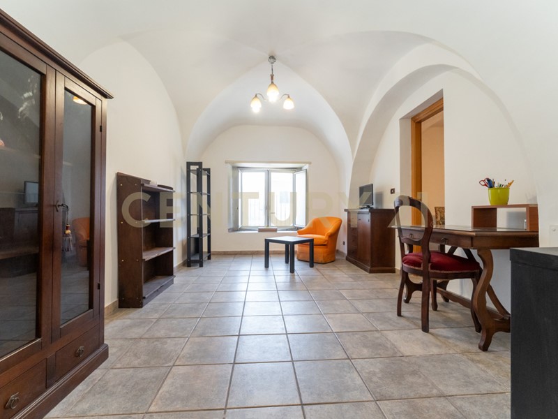 Quadrilocale in Vendita a Catania, 69'000&euro;, 85 m², arredato, con Box