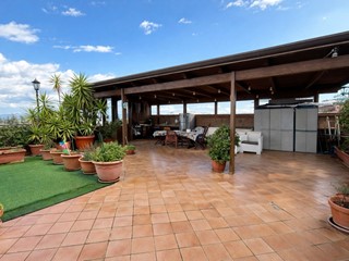 Quadrilocale in Vendita a Napoli, 350'000&euro;, 185 m²