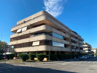 Bilocale in Vendita a Roma, zona Colombo, 219'000&euro;, 66 m²