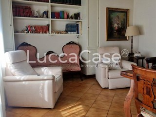 Quadrilocale in Vendita a Lucca, zona San Marco, 195'000&euro;, 90 m², arredato, con Box