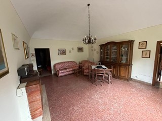 Quadrilocale in Vendita a Cascina, zona Titignano, 200'000&euro;, 150 m²