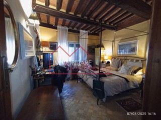 Quadrilocale in Vendita a Camaiore, 220'000&euro;, 129 m², arredato