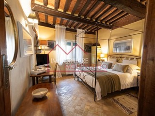 Quadrilocale in Vendita a Camaiore, 220'000&euro;, 129 m², arredato