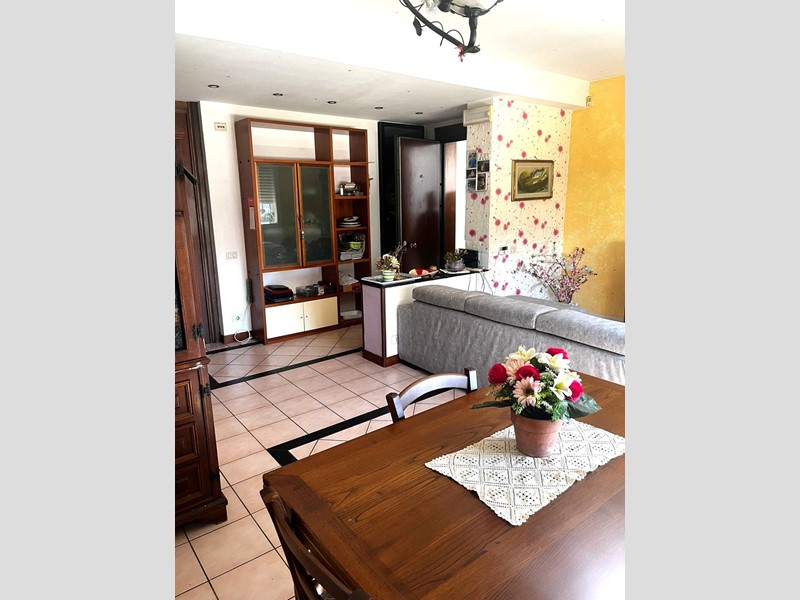 Appartamento in Vendita a Capannori, zona Santa Margherita, 189'000&euro;, 90 m², con Box