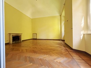 Quadrilocale in Affitto a Piacenza, 1'500&euro;, 210 m²